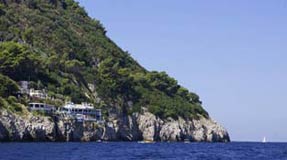I lidi rocciosi alla Grotta Azzurra Lido Grotta Azzurra